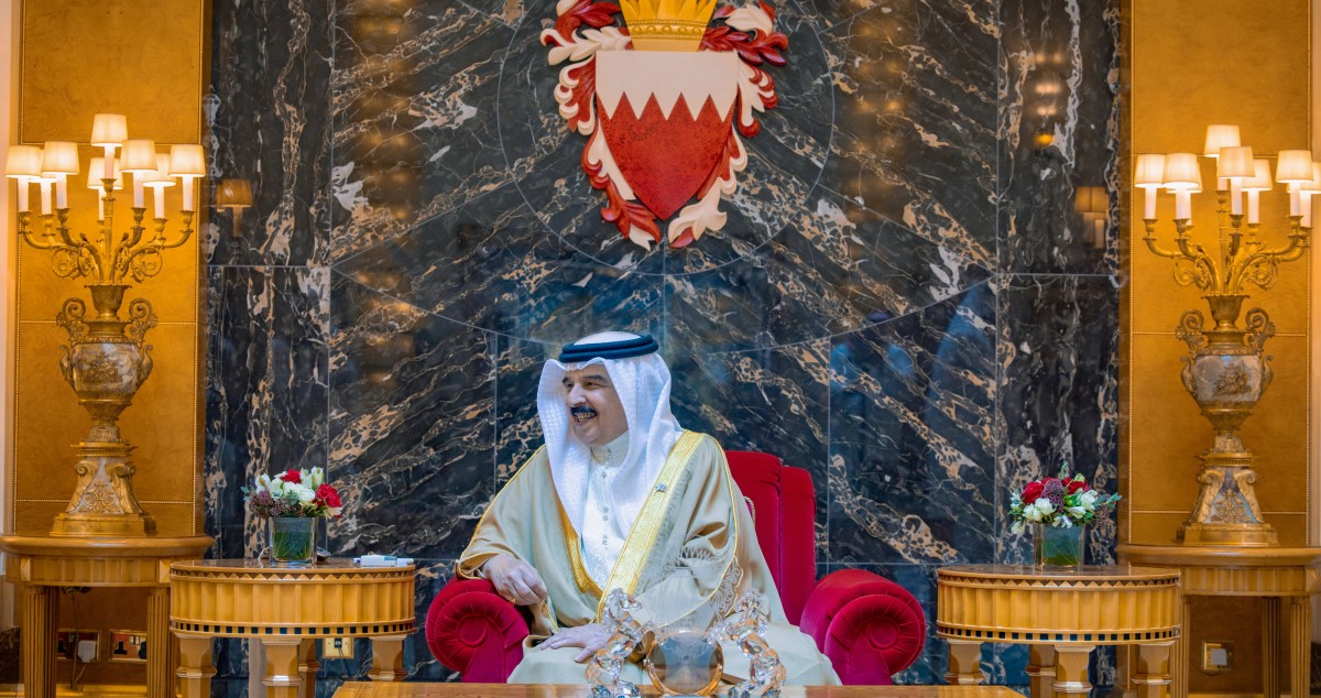 ملك البحرين: محاسبة كل من سوّلت له نفسه خيانة الوطن