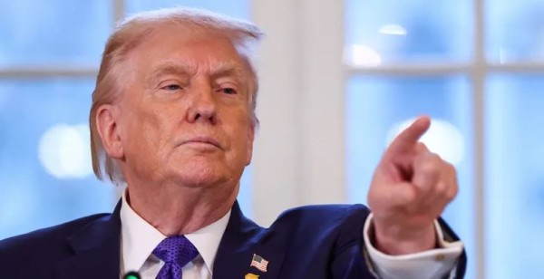 ترامب لـ«فوكس نيوز»: إذا لم توقّع إيران اتفاقاً فسيتم تدميرها بأكملها 