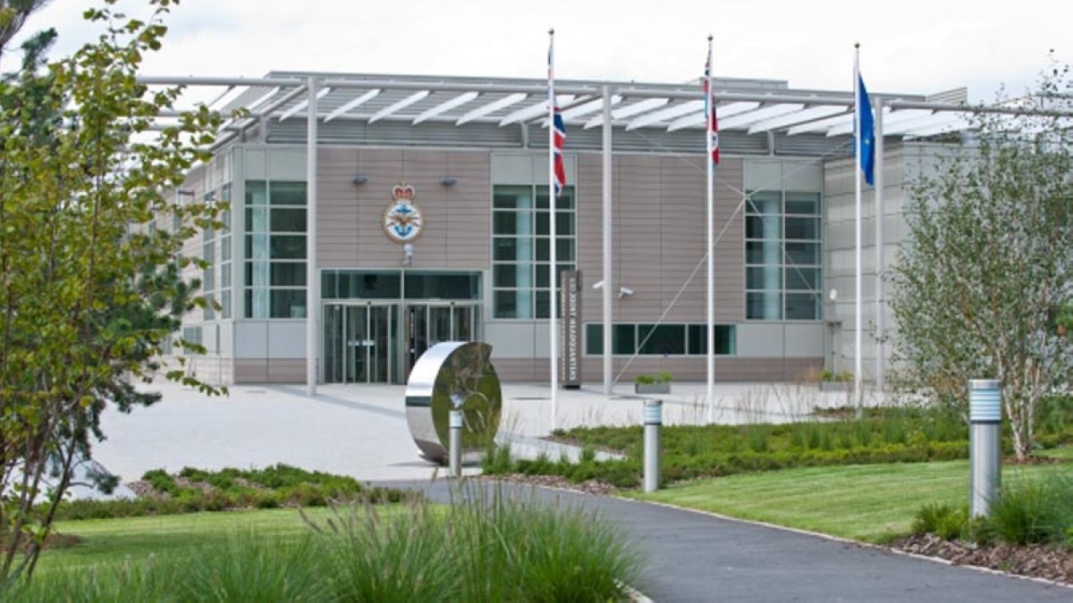 اجتماع عسكري دولي في لندن اليوم لبحث إعادة فتح مضيق هرمز