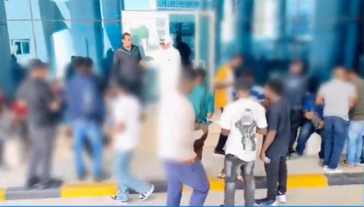 'القوى العاملة' تحيل واقعة تجمهر عمالي وشبهات اتجار بالبشر إلى المباحث الجنائية