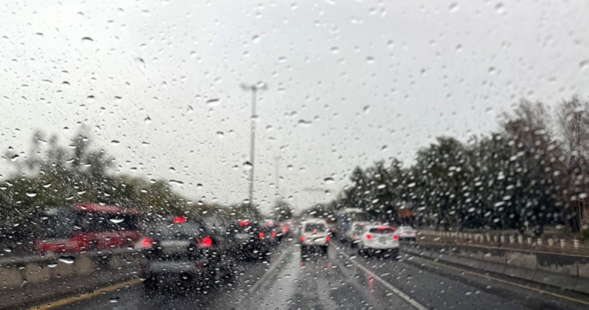 طقس الويك إند... أمطار متفرقة ورياح مثيرة للغبار حتى الأحد