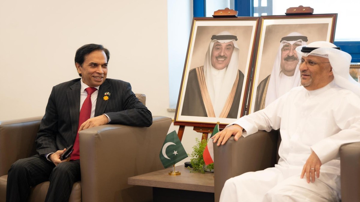 وزير «الاتصالات» يبحث مع سفير باكستان سبل تعزيز التعاون 