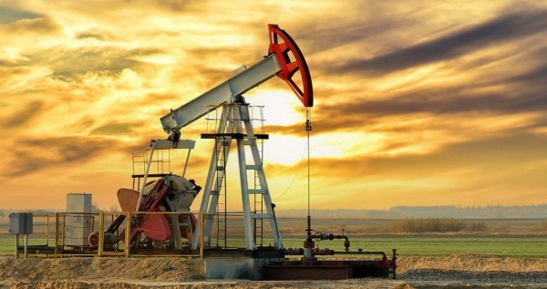 تراجع طفيف لأسعار النفط وسط استمرار التوترات وتعطل الملاحة في #هرمز 