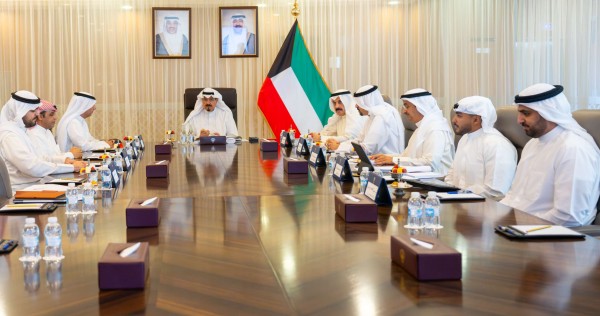 رئيس الوزراء يترأس اجتماعاً لبحث ومتابعة إعادة هيكلة الأجهزة الحكومية والمؤسسات العامة - وجه بدراسة التفاصيل التنفيذية ومراجعة التشريعات والقوانين المرتبطة بما يضمن العوائد المتوقعة من هذا المشروع 