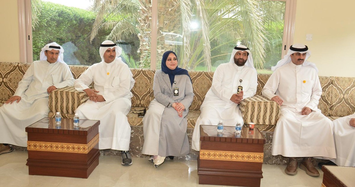 محافظ الأحمدي جال في الوفرة: على المعنيين تلبية حاجات المزارعين