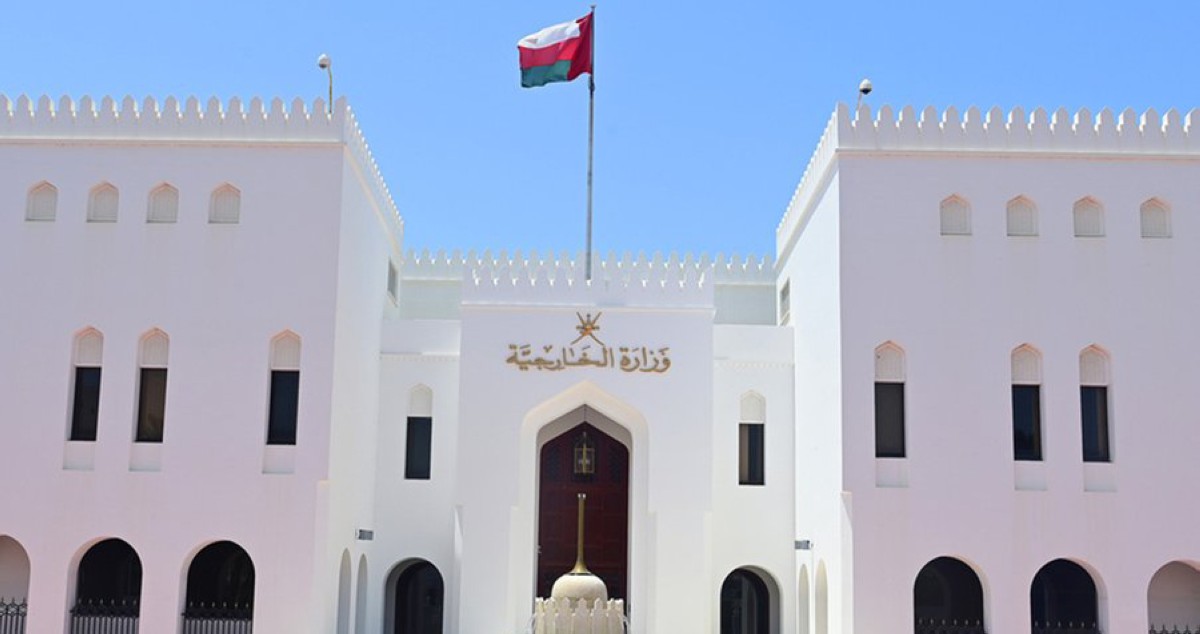سلطنة عمان تدين وتستنكر استهداف موقعين من المراكز الحدودية الشمالية للكويت