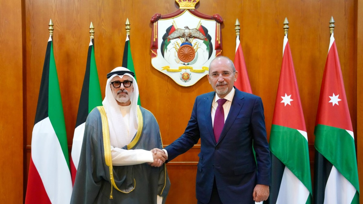 وزير الخارجية يبحث مع نظيره الأردني العلاقات الأخوية وتطورات الأحداث في المنطقة 