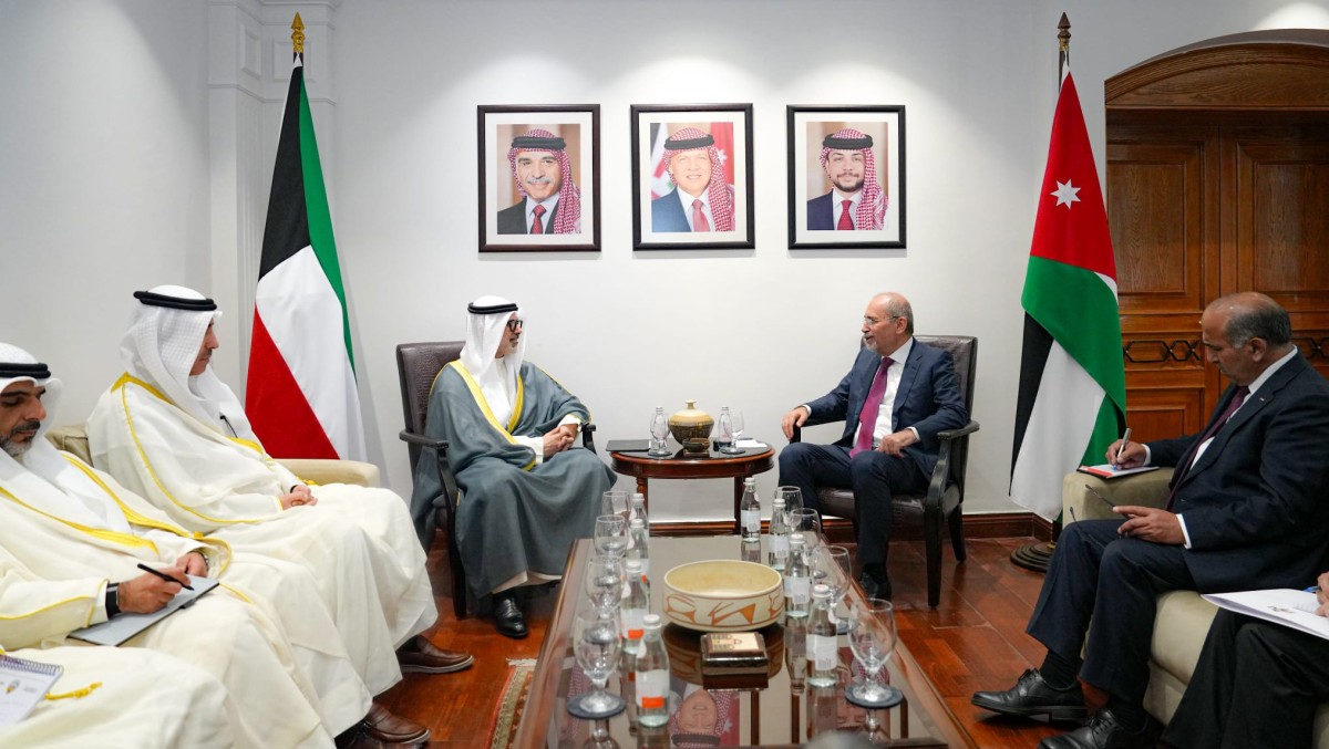 وزير الخارجية يبحث مع نظيره الأردني العلاقات الأخوية وتطورات الأحداث في المنطقة