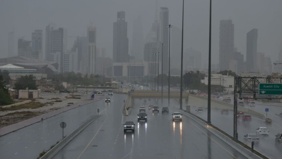 &laquo;الأرصاد&raquo;: أمطار ورياح مثيرة للغبار حتى صباح الغد