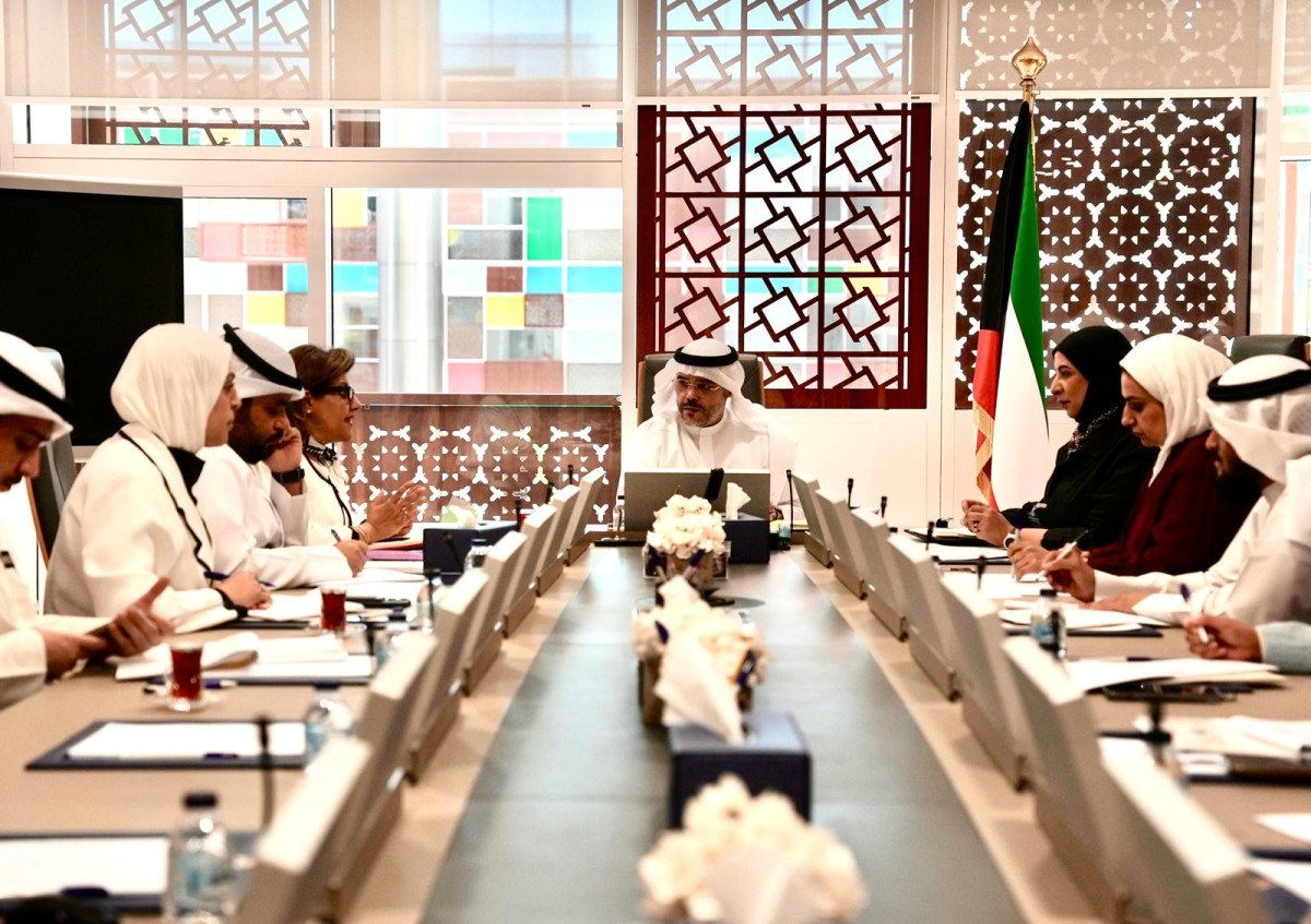 إعادة تنظيم العلاقة بين الجمعيات المهنية والنقابات العمالية