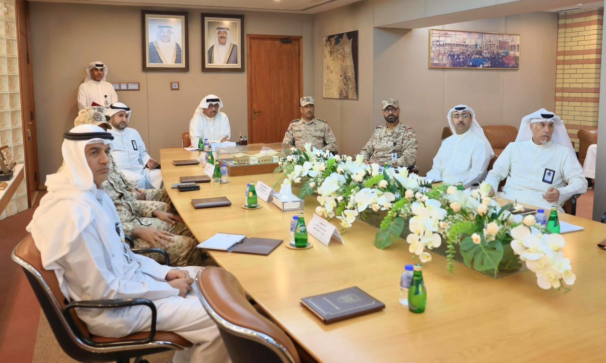 وزير الدفاع يتفقد قطاع الشؤون الفنية ويطلع على مشاريعه الحيوية والمهمة