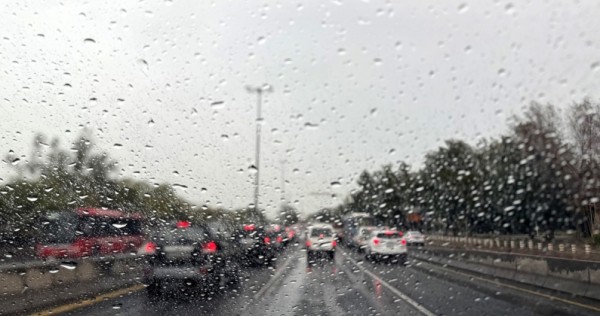 طقس الويك إند... فرصة لأمطار متفرقة غداً وحار نهاراً ومعتدل ليلاً السبت