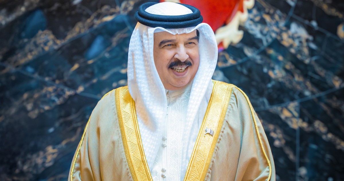 ملك البحرين: من خان الوطن لا يستحق شرف الانتماء إليه والجنسية &laquo;عهد وميثاق&raquo;