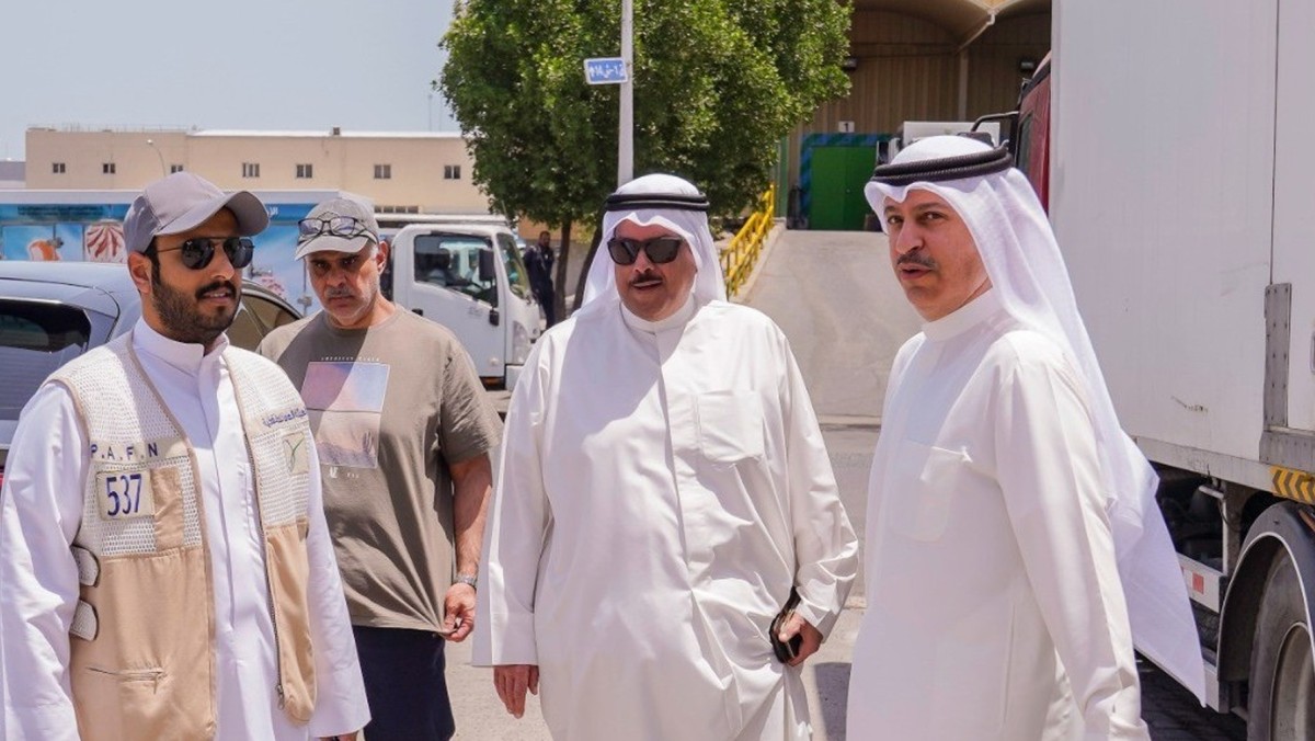وزير &laquo;التجارة&raquo; يتفقد منشآت غذائية في صبحان: تكثيف الحملات الرقابية