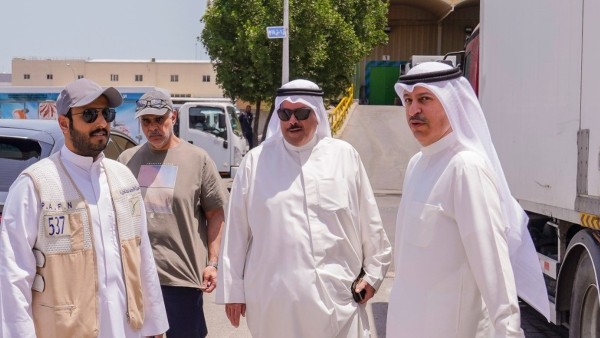 وزير «التجارة» يتفقد منشآت غذائية في صبحان: تكثيف الحملات الرقابية