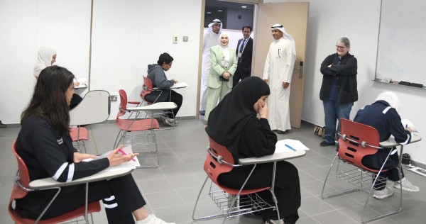 مدير التطبيقي يتفقد عدداً من لجان الاختبارات بكليات ومعاهد الهيئة 