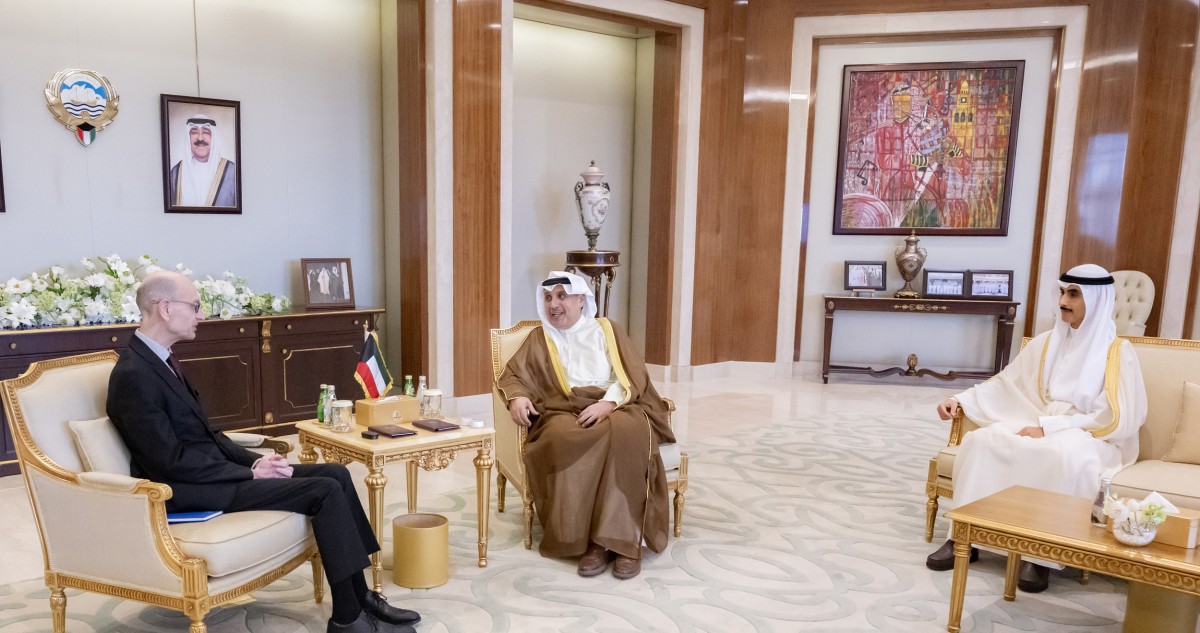 وزير شؤون الديوان الأميري ورئيس ديوان ولي العهد يستقبلان سفيري مالطا وماليزيا 