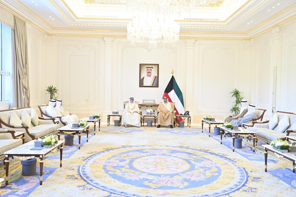 ولي العهد يستقبل أمين مجلس التعاون ووزير الخارجية وسفير الكويت لدى التشيك