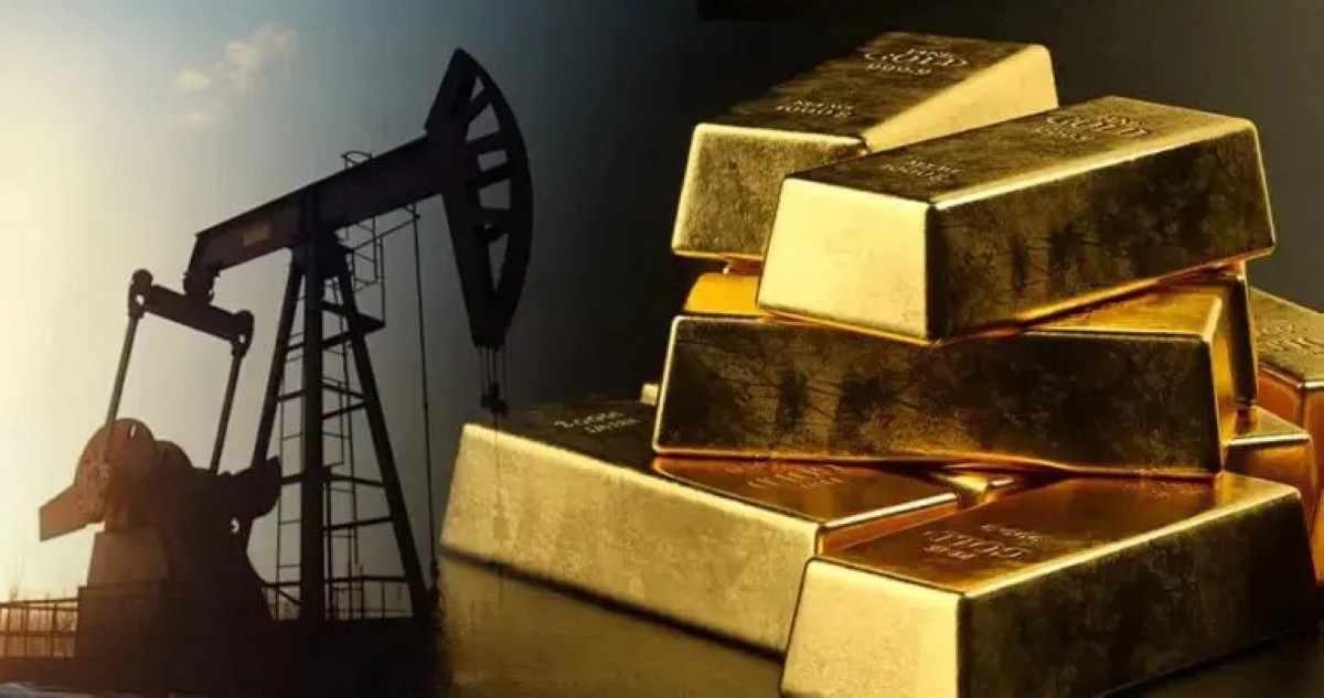 النفط ينخفض لأدنى مستوى في أسبوعين والذهب يرتفع بعد تقارير عن قرب انتهاء الحرب