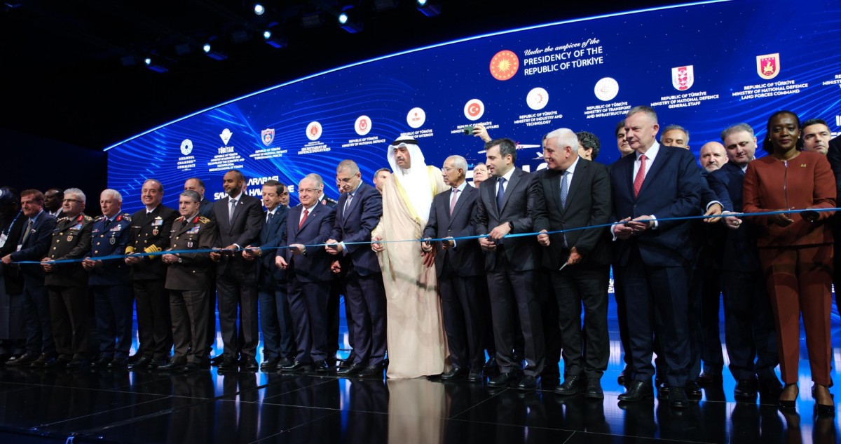 وزير الدفاع يشارك بافتتاح المعرض الخامس للدفاع 