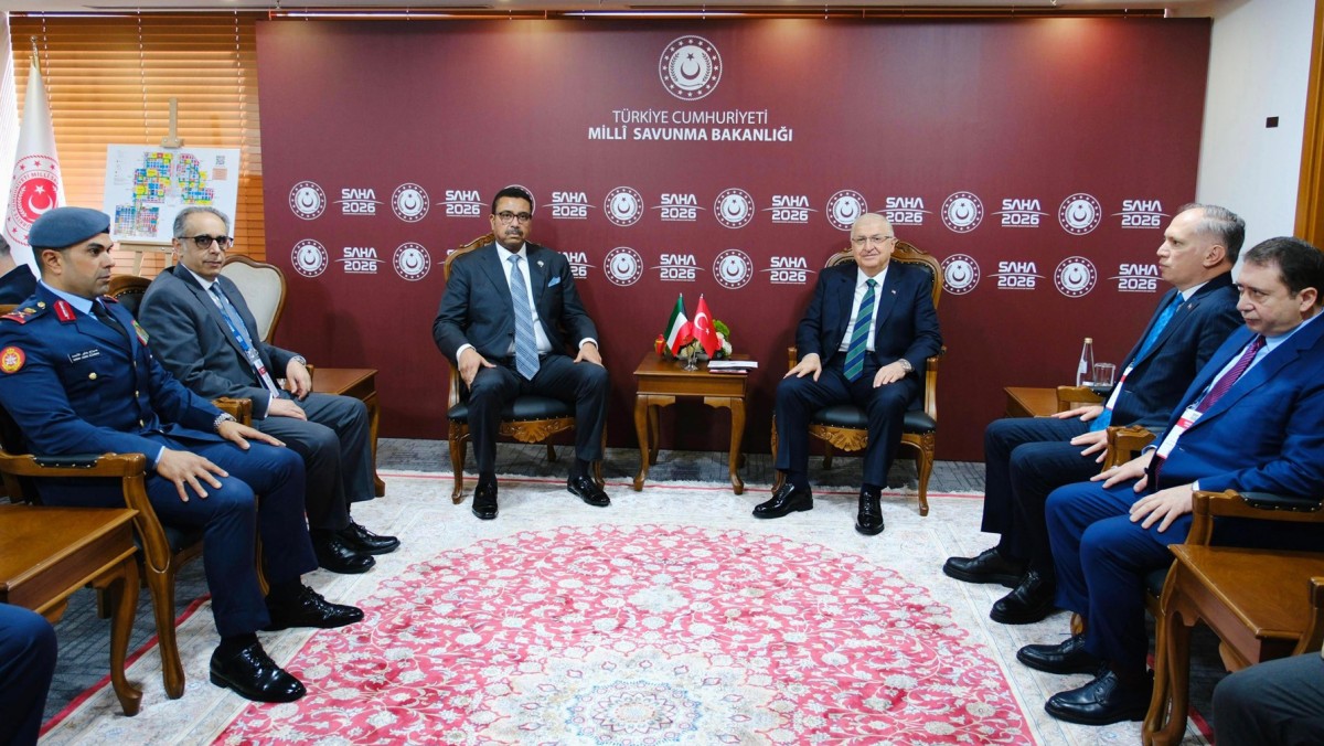وزير الدفاع يبحث مع نظيره التركي أوجه التعاون العسكري