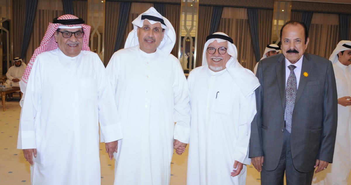 حمد جابر العلي يستقبل رواد ديوان سلوى
