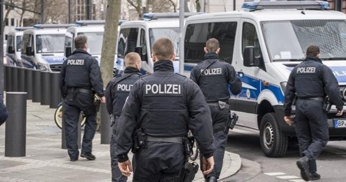 الشرطة الألمانية: احتجاز رهائن في أحد البنوك غرب ألمانيا
