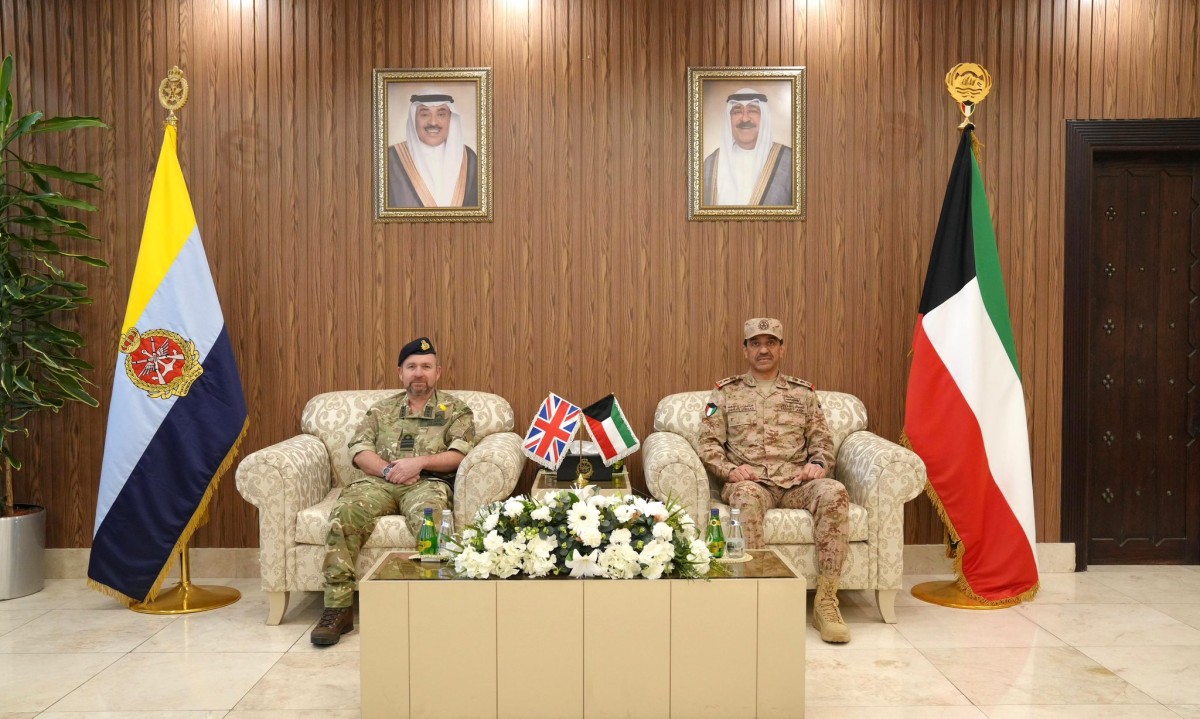 الكويت – رئيس الأركان يبحث مع كبير مستشاري الدفاع البريطاني سبل تطوير… الكويت – رئيس الأركان يبحث مع كبير مستشاري الدفاع البريطاني سبل تطوير…