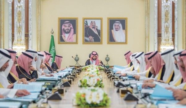 مجلس الوزراء السعودي: المملكة تقف مع الدول الخليجية وتدعم إجراءاتها لحماية أمنها واستقرارها -أدان الاستهدافات الغادرة للأراضي والمياه الإقليمية لكل من الإمارات و قطر و #الكويت 