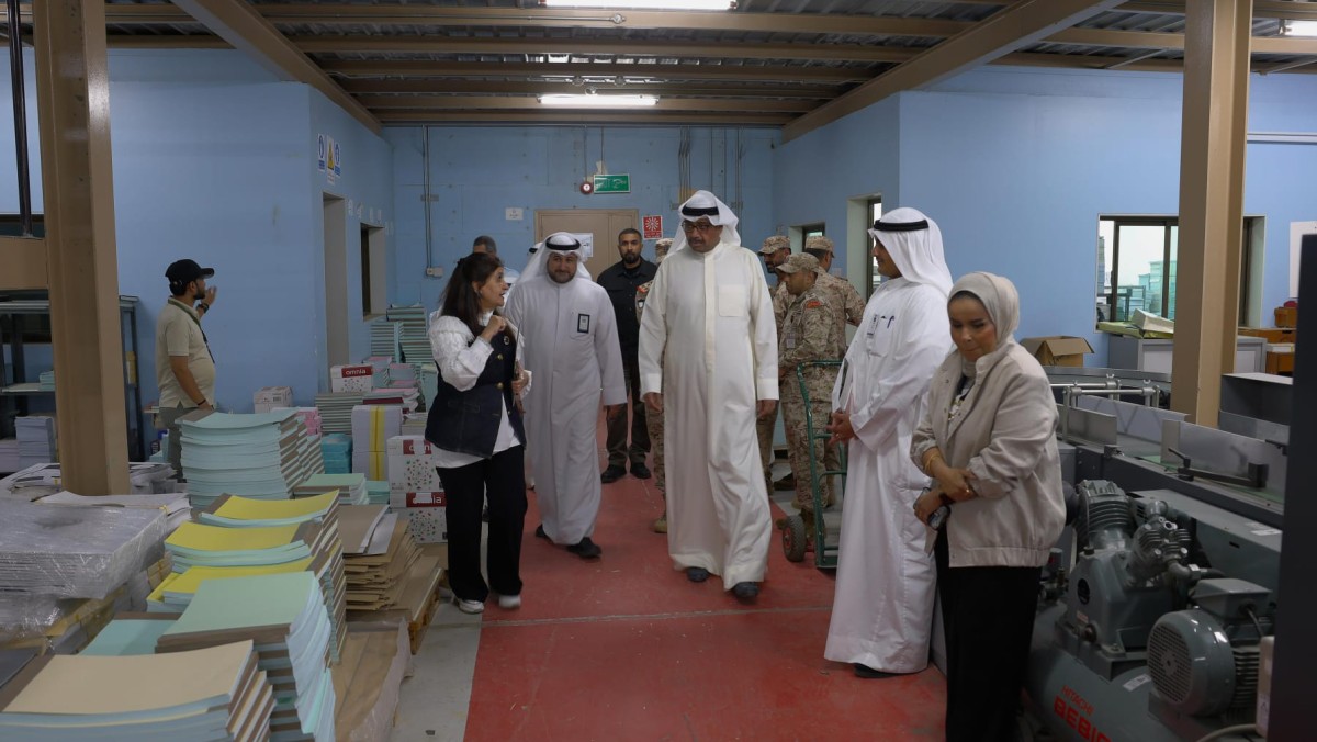 وزير الدفاع يتفقد قطاع الشؤون الفنية: مواصلة العطاء والعمل بروح الفريق الواحد في خدمة الوطن