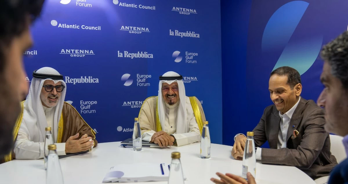 ممثل الأمير ورئيس الوزراء القطري يستعرضان أوجه التعاون وجهود إرساء دعائم الأمن والسلام في المنطقة