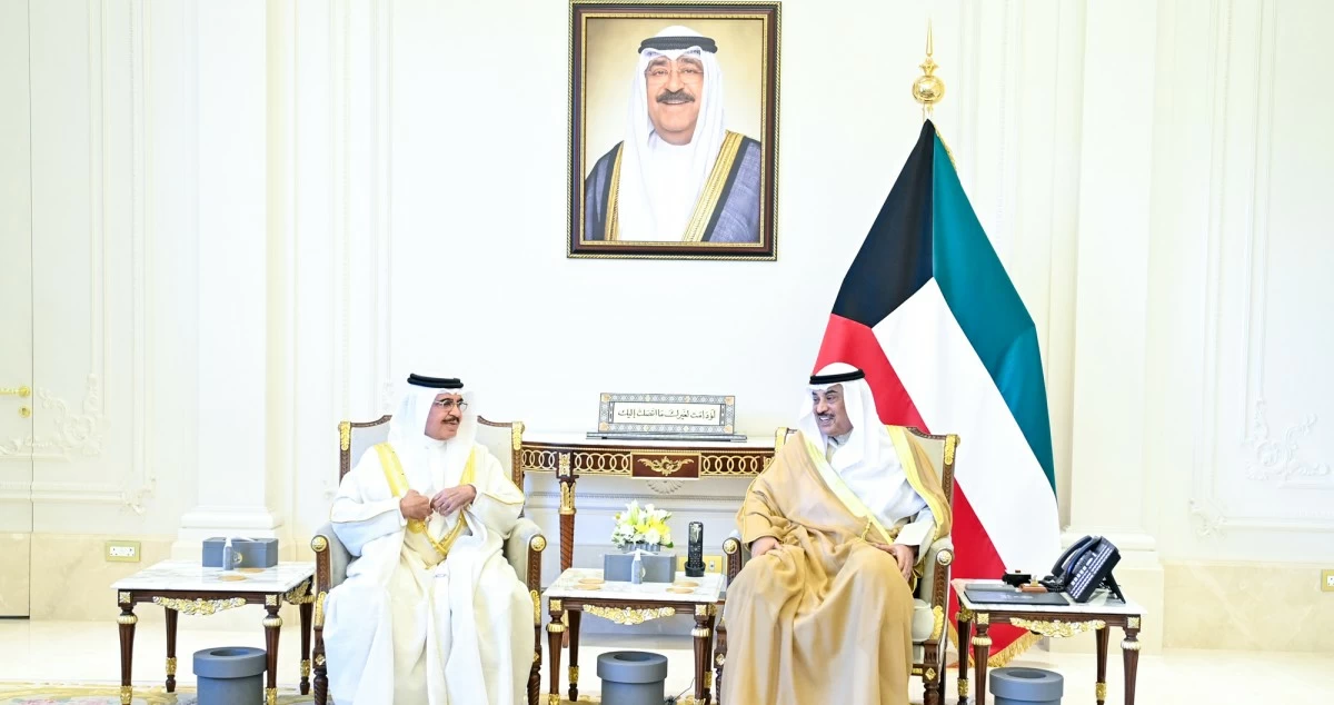 سمو ولي العهد يستقبل وزير الداخلية البحريني بمناسبة زيارته للبلاد