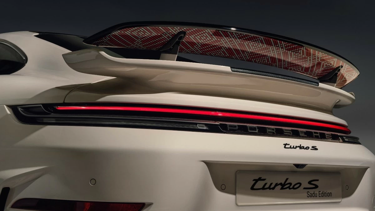 بورشه تكشف عن '911  توربو أس - إصدار السدو' بنسخ محدودة