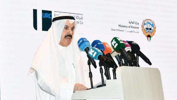 وزير المالية شهد توقيع عقدَي مشروع مبنى المُثنى ومشروع سوق شرق