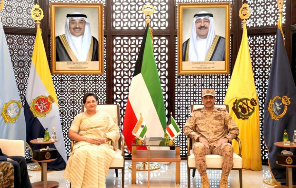 &rlm;رئيس الأركان يبحث مع سفير بلجيكا التعاون المشترك