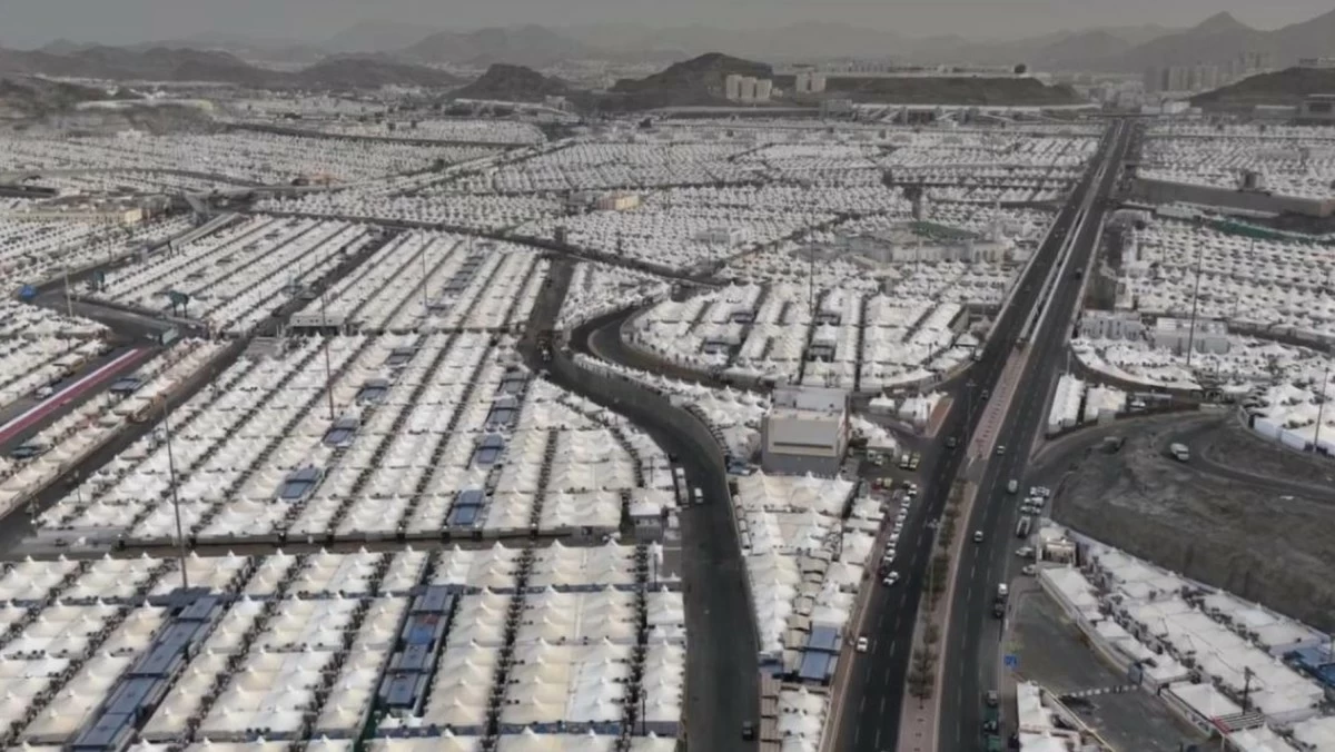 حجاج بيت الله الحرام يبدؤون مناسك الحج بـ'يوم التروية'