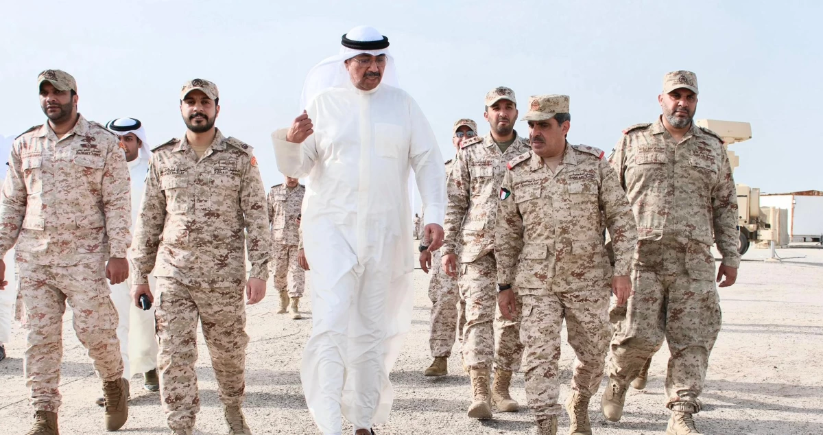 وزير الدفاع يتفقد قواعد ومواقع عسكرية: جاهزية دائمة في حماية أمن واستقرار البلاد