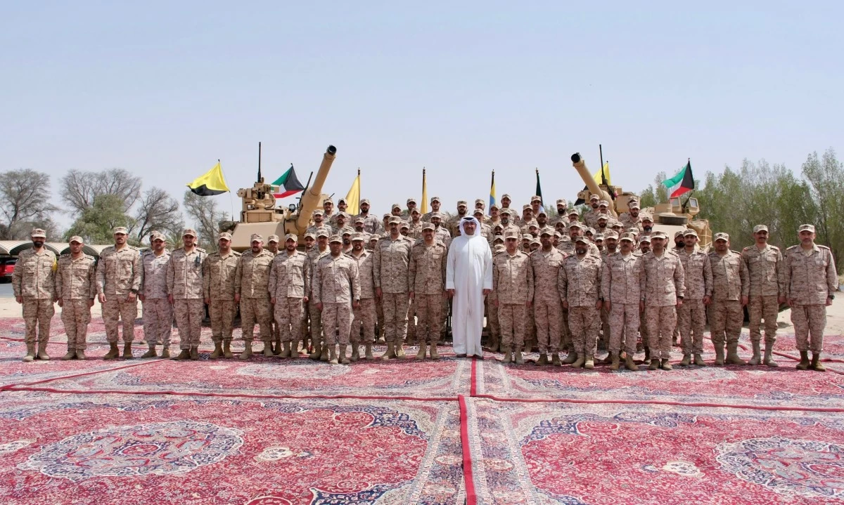 وزير الدفاع يتفقد قواعد ومواقع عسكرية: جاهزية دائمة في حماية أمن واستقرار البلاد