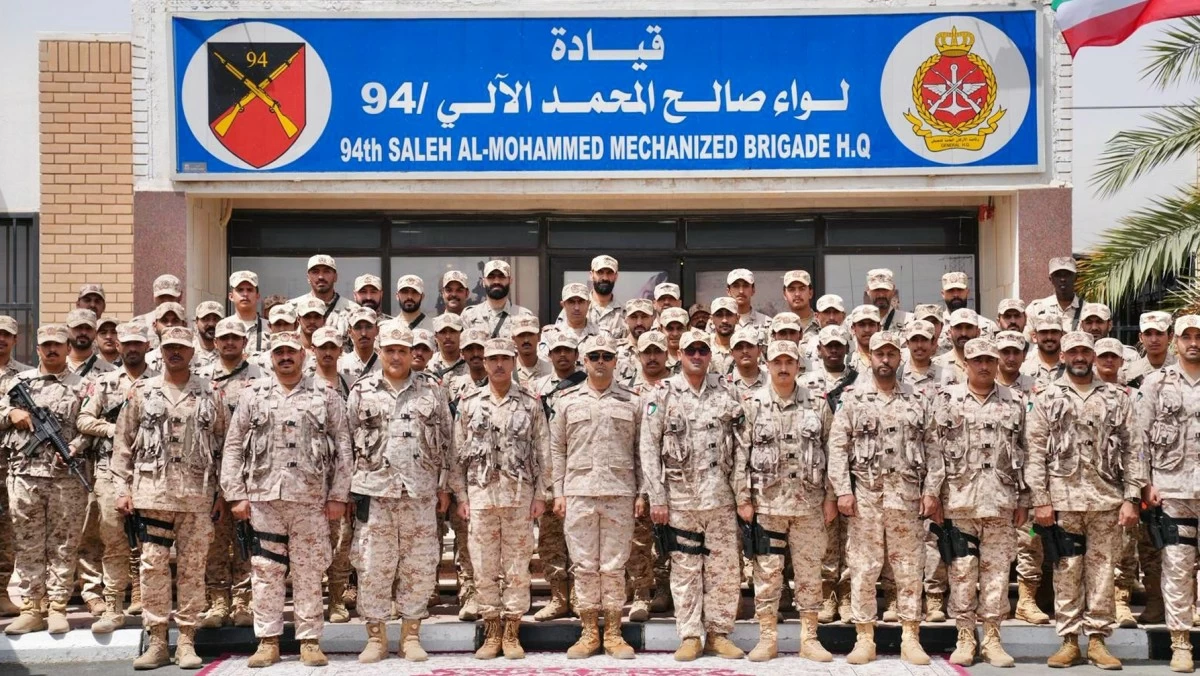 نائب رئيس الأركان يتفقد مواقع عسكرية ويشيد بجاهزية منتسبي الجيش