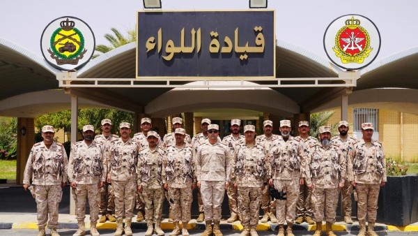 نائب رئيس الأركان يتفقد مواقع عسكرية ويشيد بجاهزية منتسبي الجيش