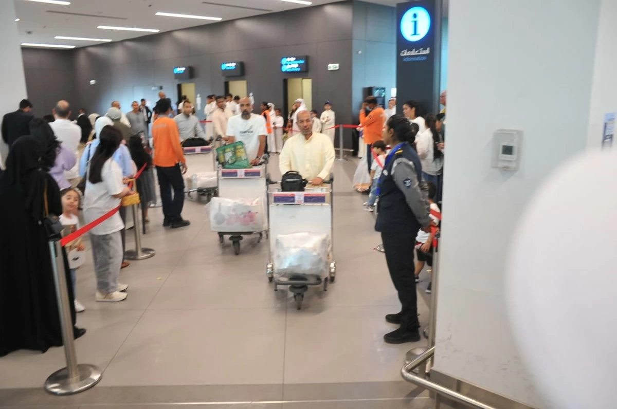 طلائع الحجاج تعانق أرض الوطن