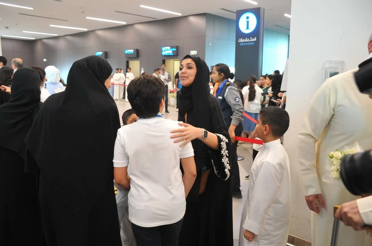 طلائع الحجاج تعانق أرض الوطن