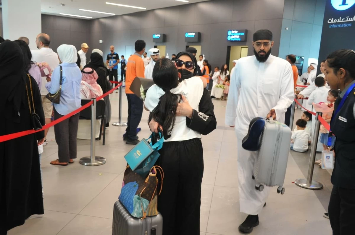 طلائع الحجاج تعانق أرض الوطن