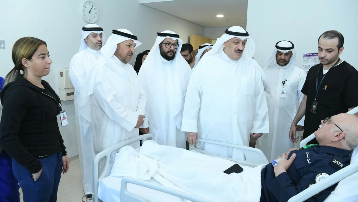 وزير الصحة ومحافظ الفروانية يطمئنان على مصابي العدوان الإيراني: تسخير كل الإمكانات لخدمتهم ومتابعة أوضاعهم الصحية