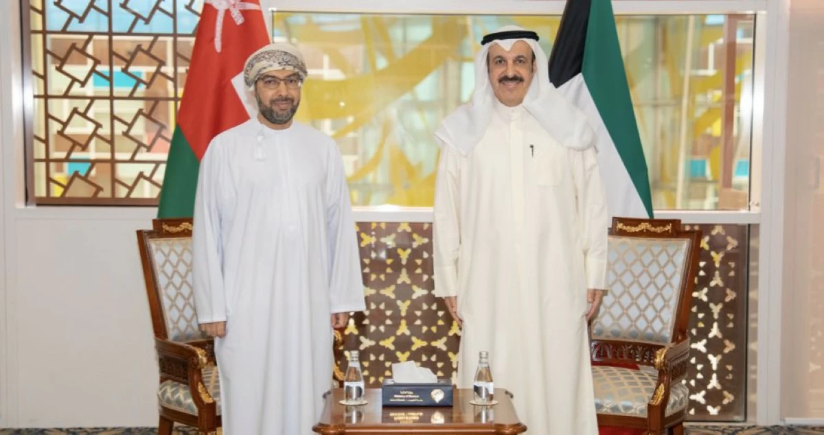 وزير المالية وسفير سلطنة عُمان يبحثان تعزيز التعاون الاقتصادي والمالي بين البلدين