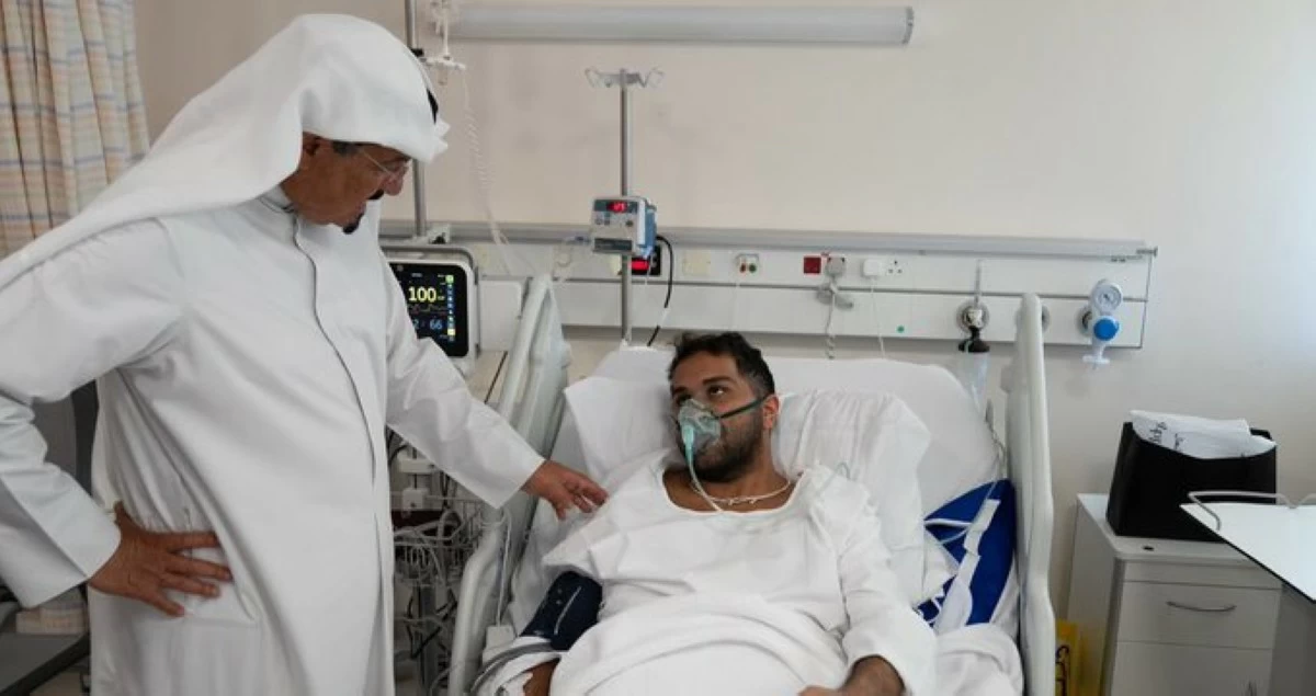 رئيس الوزراء يزور المصابين في مستشفى جابر الأحمد جراء العدوان الإيراني