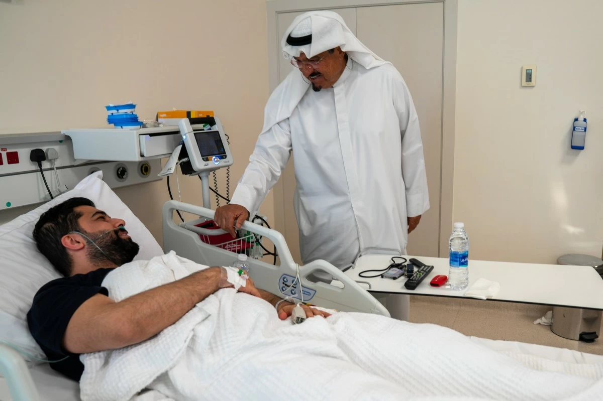 رئيس الوزراء يزور المصابين في مستشفى جابر الأحمد جراء العدوان الإيراني