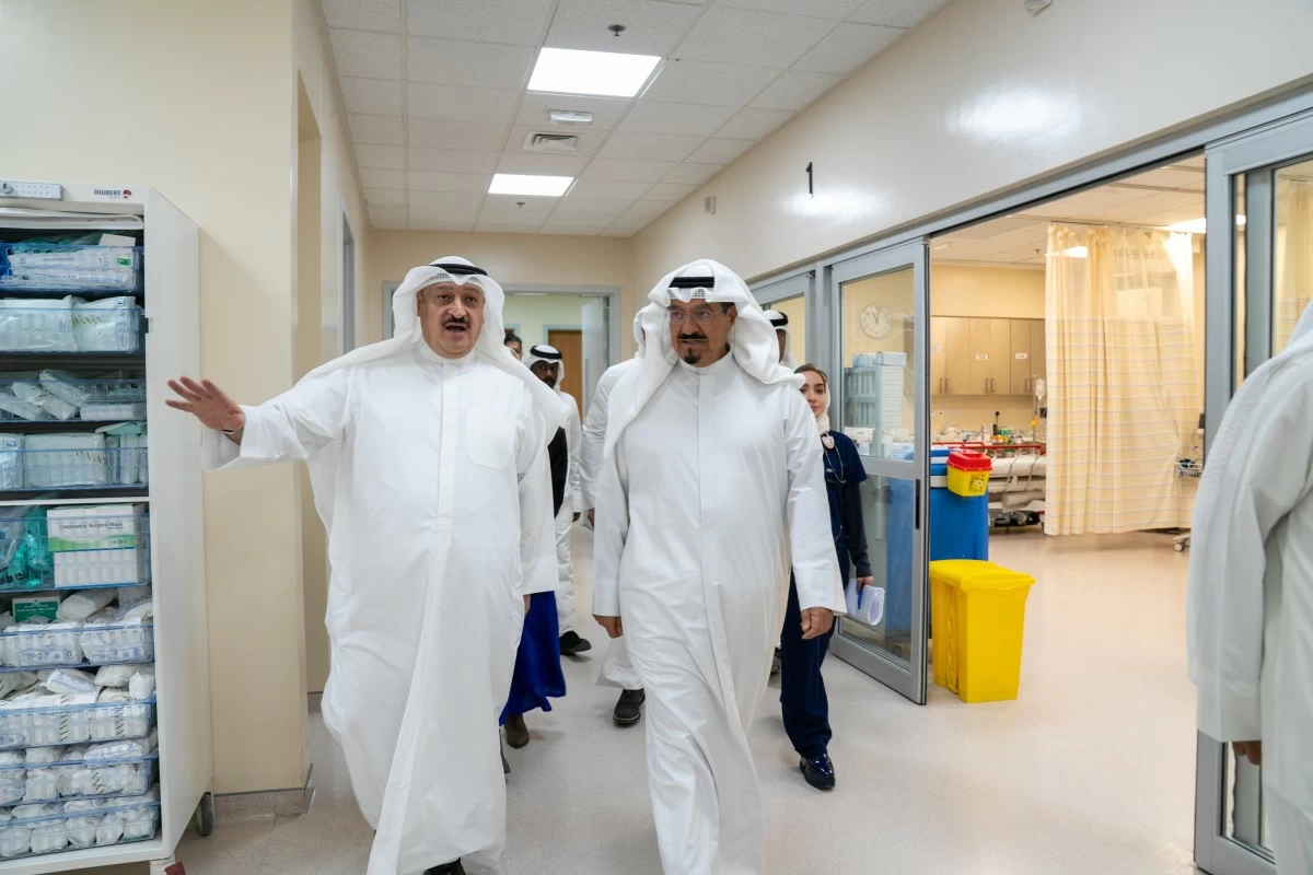 رئيس الوزراء يزور المصابين في مستشفى جابر الأحمد جراء العدوان الإيراني