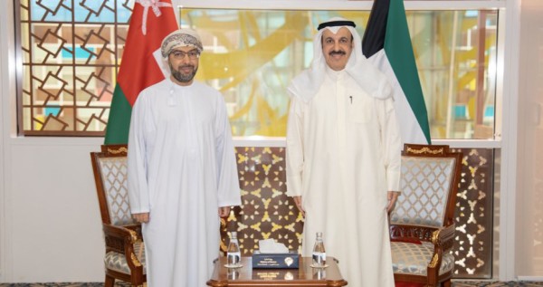 وزير المالية وسفير سلطنة عُمان يبحثان تعزيز التعاون الاقتصادي والمالي بين البلدين