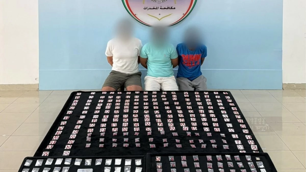 ضبط 3 مواطنين بحوزتهم 2.2 كيلوغرام كوكايين وحشيش و5 آلاف كبسولة من المؤثرات العقلية